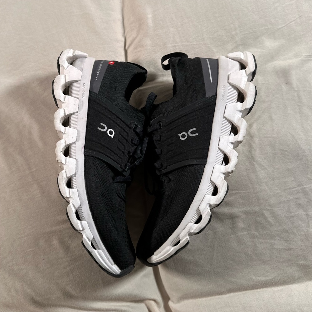 On Running On CloudSwift 3 Men Running Black White 7M/8.5W Pre Owned Lightweight